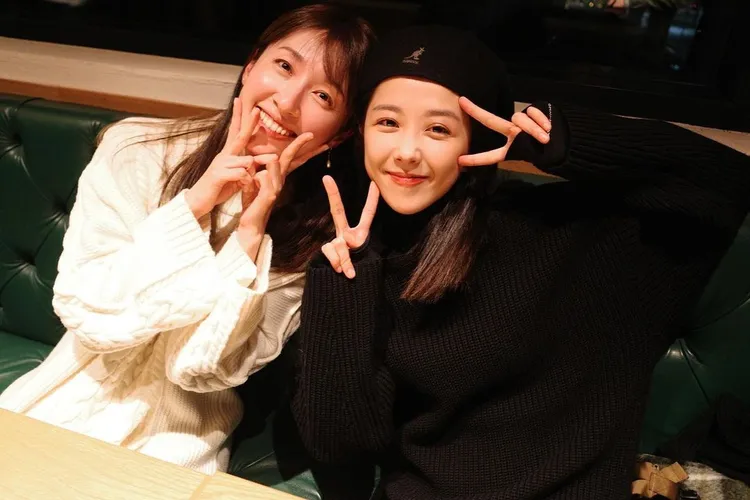 田中千繪（左）與邵雨薇去年演出台日合拍劇集《商魂》建立交情。翻攝田中千繪IG