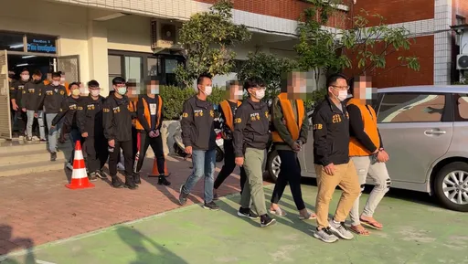 隱身民宿！屏東檢警攻堅詐騙集團機房　19名嫌犯下場是這樣