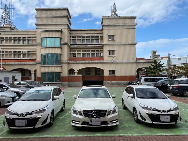 警方查扣車輛等相關證物。翻攝畫面
