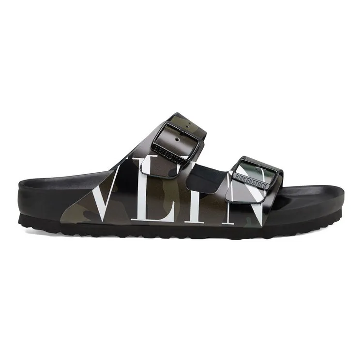 勃肯鞋和VALENTINO的聯名鞋款，翻攝birkenstock.com