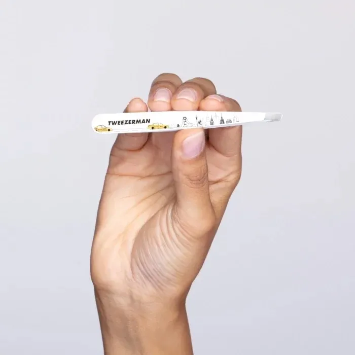 Tweezerman專業斜口鑷40周年紐約紀念版，790元。品牌提供