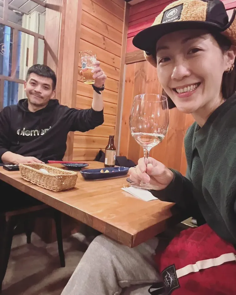 GIGI(右)和老公史丹利近期狂去日本旅行。翻攝自史丹利臉書