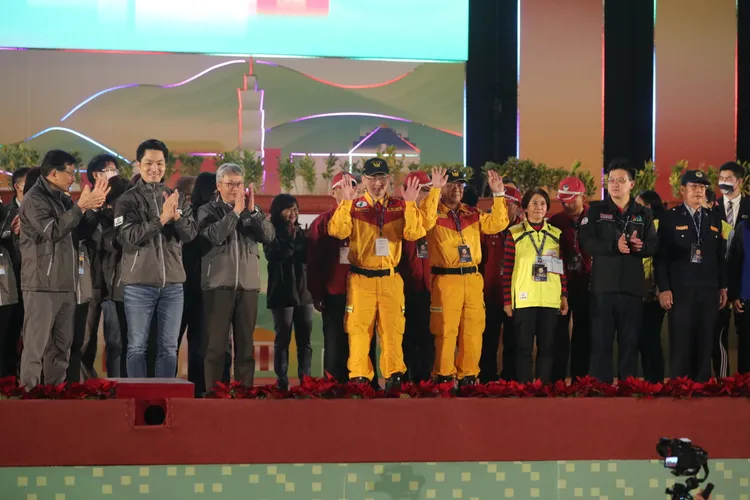 北市搜救隊代表受邀出席閉幕典禮。台北市攝影記者聯誼會提供