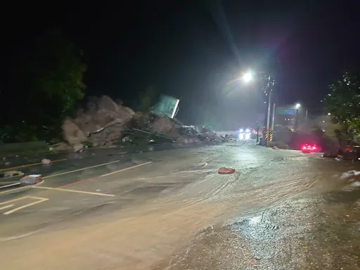 陽金公路山壁崩塌！自來水廠3座儲水槽遭「吞沒」畫面曝光