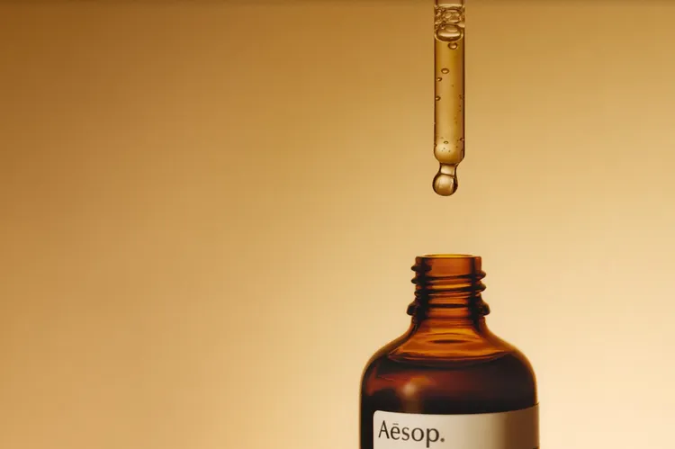 澄瑩面部精華素單次建議使用約1至2滴管。品牌提供