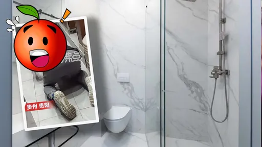 她進女廁發現詭異男趴地「屁股翹高高」! 手機掏出來拍他還停不了