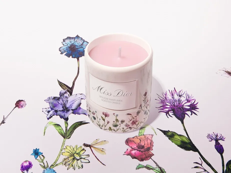 Miss Dior花漾迪奥香氛蜡烛，85g／1750元。品牌提供