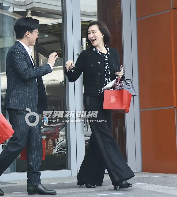 錢德月當天獨自出席活動，不見新歡，手上的鑽戒倒是相當搶眼。特勤中心攝