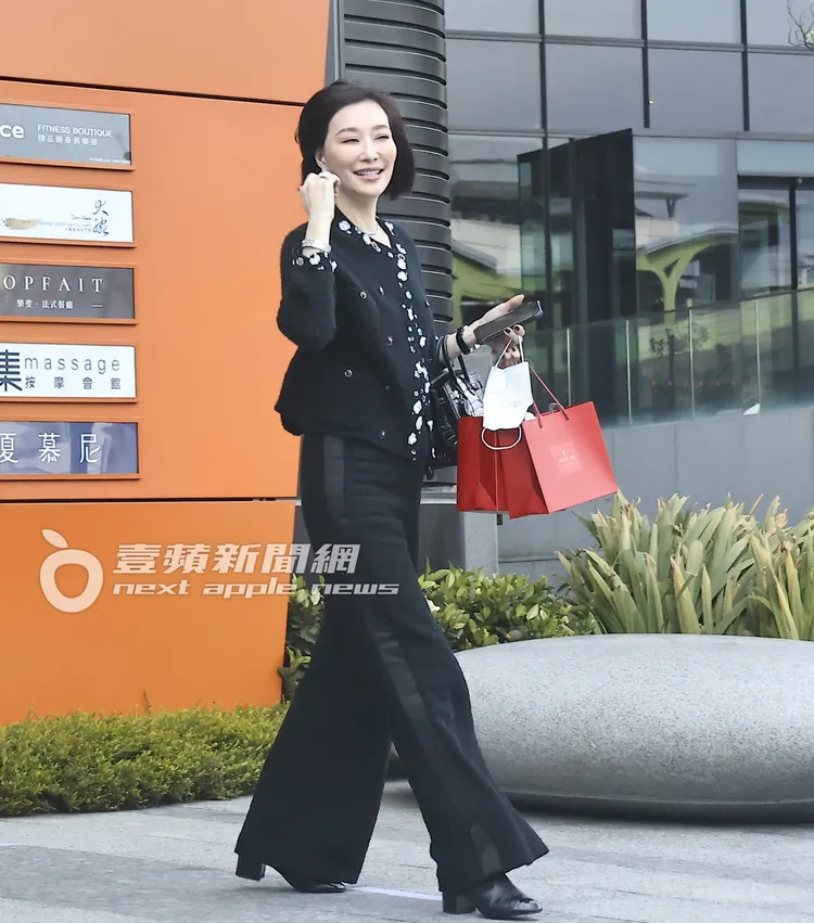 錢德月當天心情不錯，笑著準備上車離去。特勤中心攝