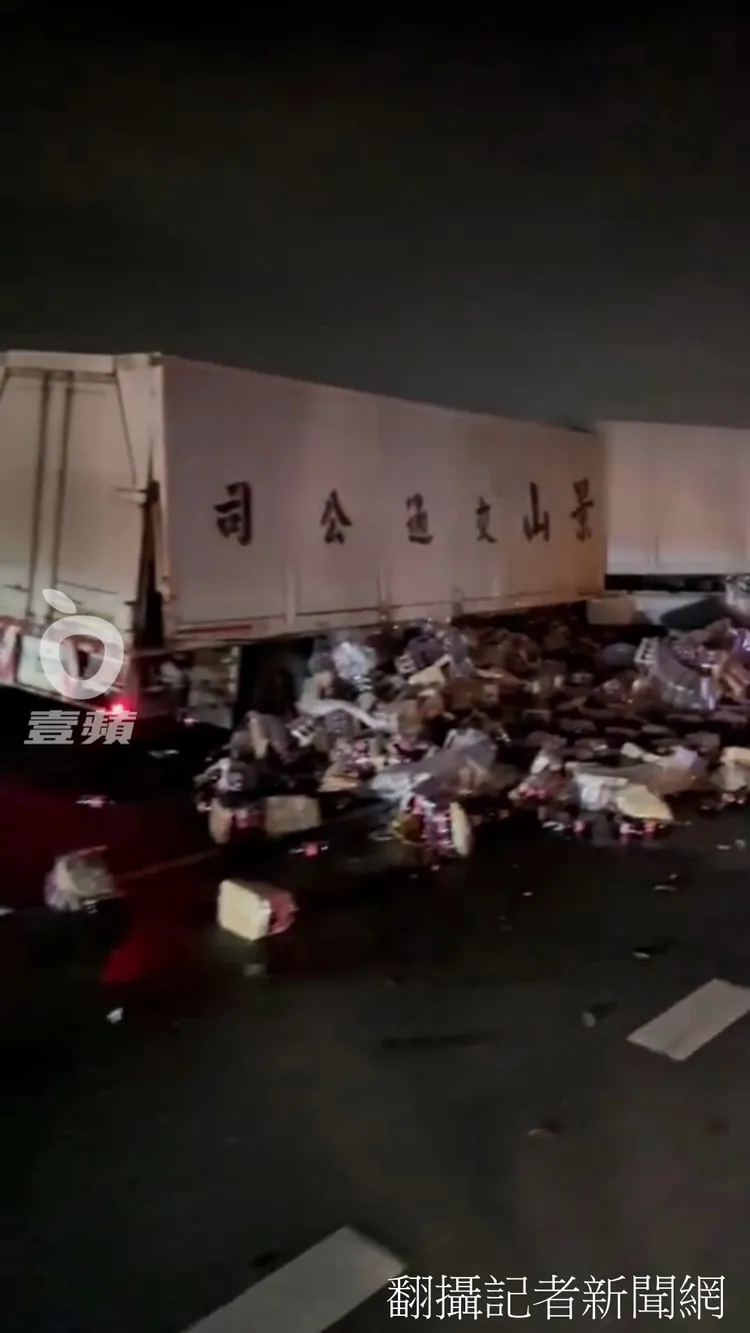 昨夜景山交通公司聯結車再度發生事故。翻攝記者新聞網