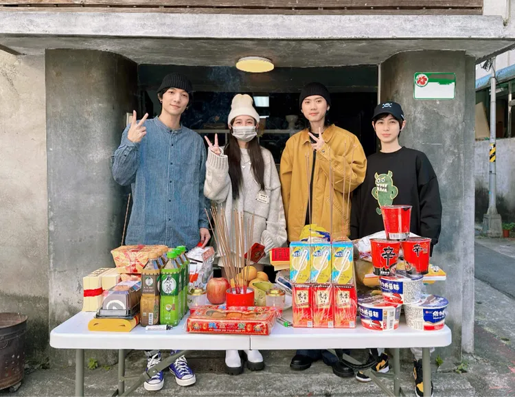 琳誼、魏嘉瑩、黃霆睿、黃奕儒開工團拜祈福。相映國際提供