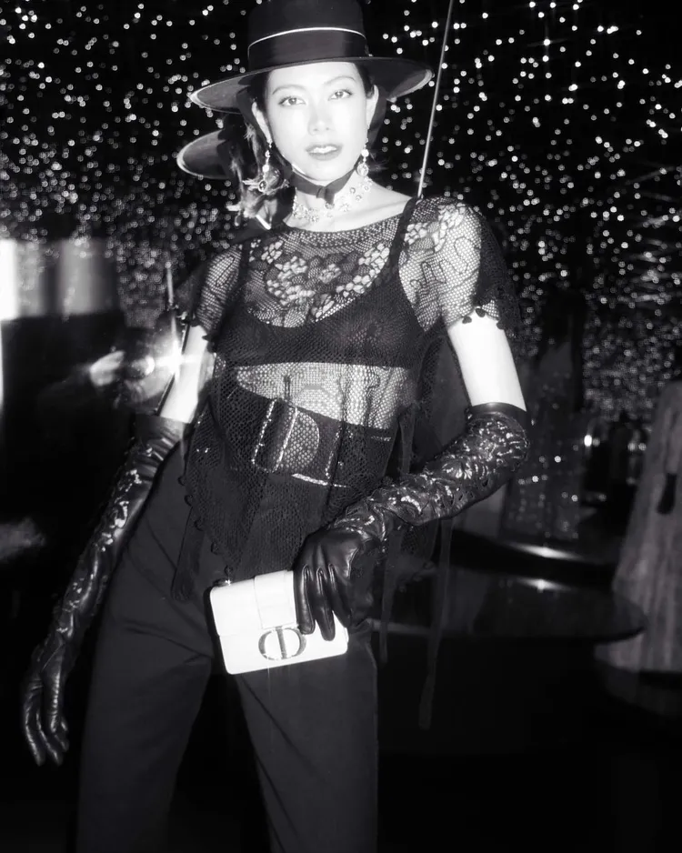 森星是不少國際一線精品爭相邀約合作的對象。翻攝hikari IG