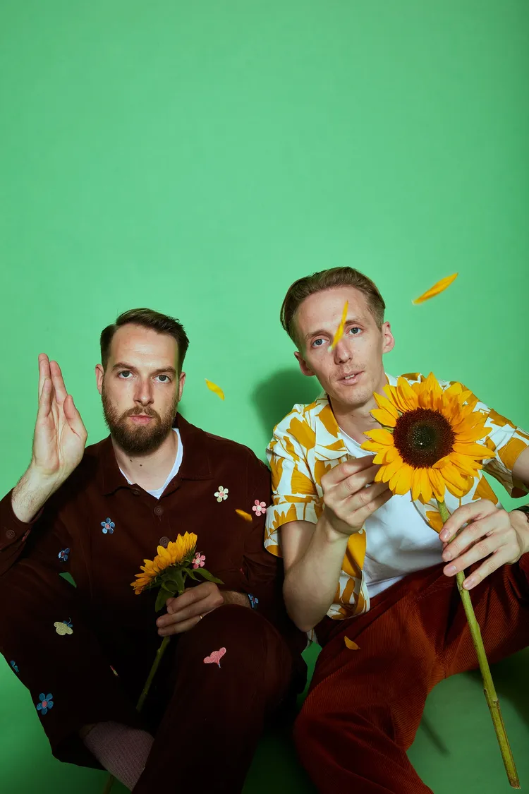 「HONNE」由James Hatcher(右)和Andy Clutterbuck組成，兩人是大學同學。寬宏藝術