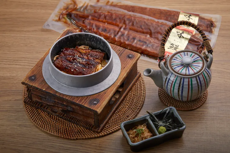 蒲燒鰻魚釜飯三吃，使用有機JAS認證宮本米搭配柴魚昆布高湯慢煮，搭佐中村蒲燒鰻魚享用，入口皆是美味。業者提供