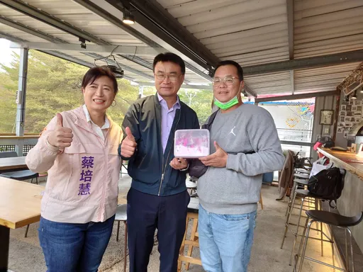南投立委補選|陳吉仲力挺蔡培慧 與青農座談允諾補助燈照設施