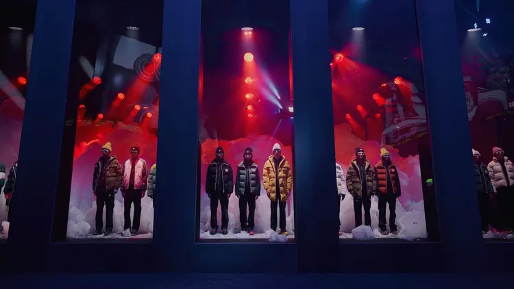 Palm Angels攜手倫敦音樂平臺Boiler Room帶來泡沫與音響藝術裝置，以泡沫象徵著盟可睞MONCLER與雪的淵源。品牌提供