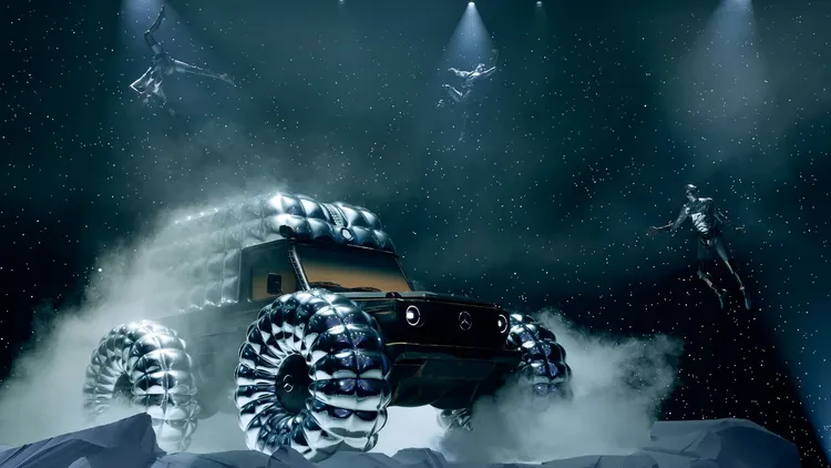 「PROJECT MONDO G」裝置藝術融合了Mercedes-Benz的G級越野車與MONCLER羽絨服元素。品牌提供