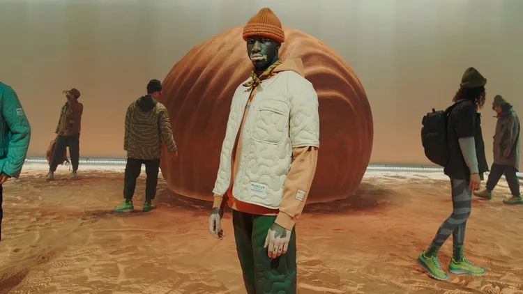 MONCLER x Salehe Bembury天才系列聚焦戶外探險的實穿機能性設計，還帶來了以品牌經典Trailgrip運動鞋為藍本的煥新之作。品牌提供