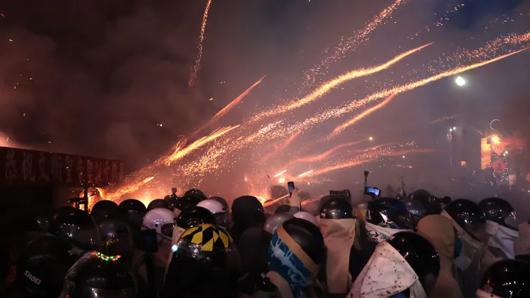 鹽水蜂炮吸引20萬人造訪。王志弘攝