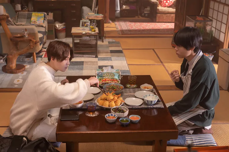 萩原利久（右）在劇中有為八木勇征做菜的甜蜜場面。采昌國際多媒體