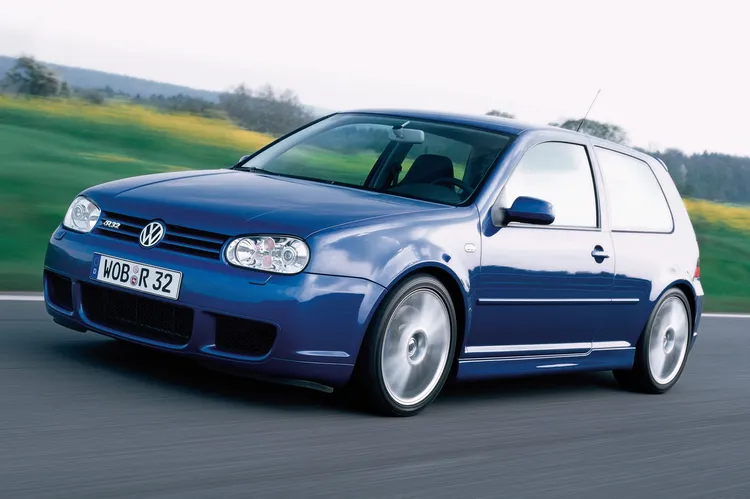 2002年首度誕生的Golf R32轟動車壇一時，也奠定了現今Golf R的發展基石。原廠照片
