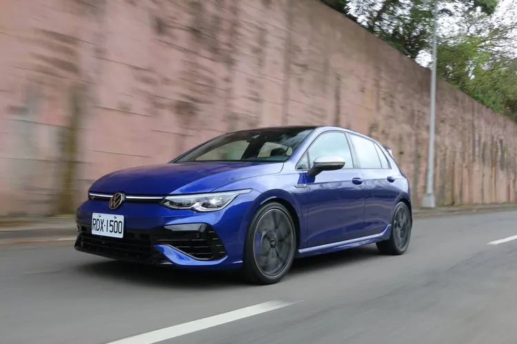 在市區以舒適模式行車，DCC主動式懸吊的Comfort阻尼條件下，Golf R輾坑過洞的舒適性倒也沒有太多令人挑剔的地方。林浩昇攝