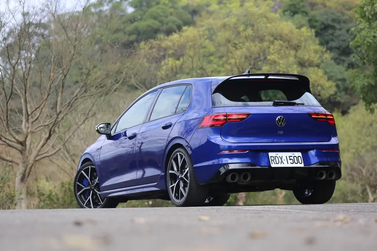 寬大的C柱至今仍是Golf不容錯認的招牌印記，Golf R車頂則配置專屬的尾翼。林浩昇攝