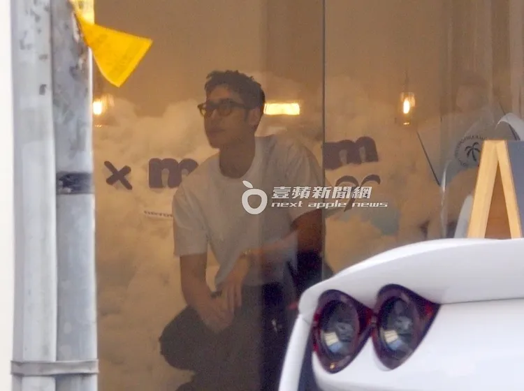 品牌活動大使周予天讓粉絲拍照。特勤中心攝