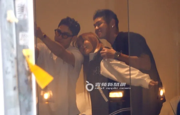 周予天（左）、資工彌（中）和Perry 3人自拍合影。特勤中心攝