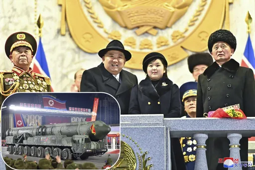 金正恩夜間閱兵看洲際飛彈 9歲「尊貴千金」站C位