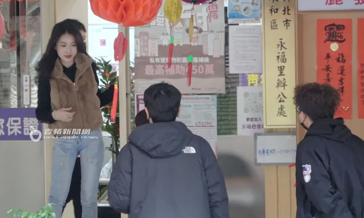 紫渝（左）對粉絲非常親切。特勤中心攝