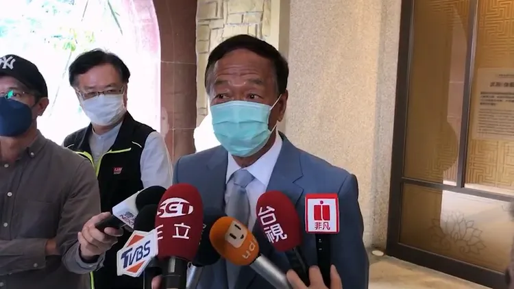 郭台銘強調，要服務人民有很多種方式。翻攝畫面