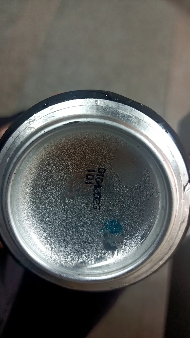 美國飛行家IPA精釀啤酒罐底標示為01/04/2023。讀者提供