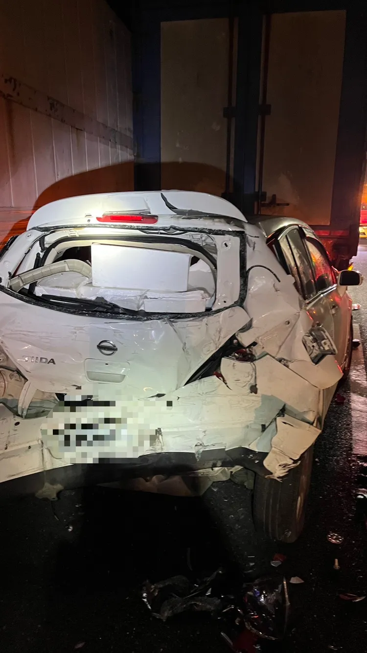 事故車輛嚴重受損。民眾提供