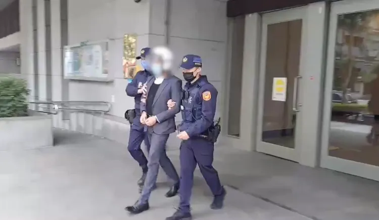 警方將朱男移送至地檢署歸案。翻攝畫面