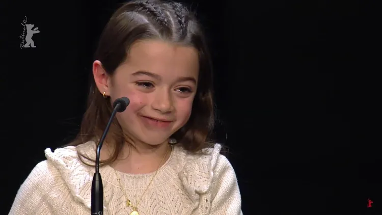 年僅8歲西班牙女童星蘇菲亞奧特羅拿下銀熊獎，致詞表現落落大方。