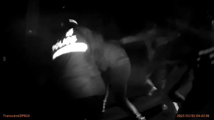 柯男被警方壓制。民眾提供