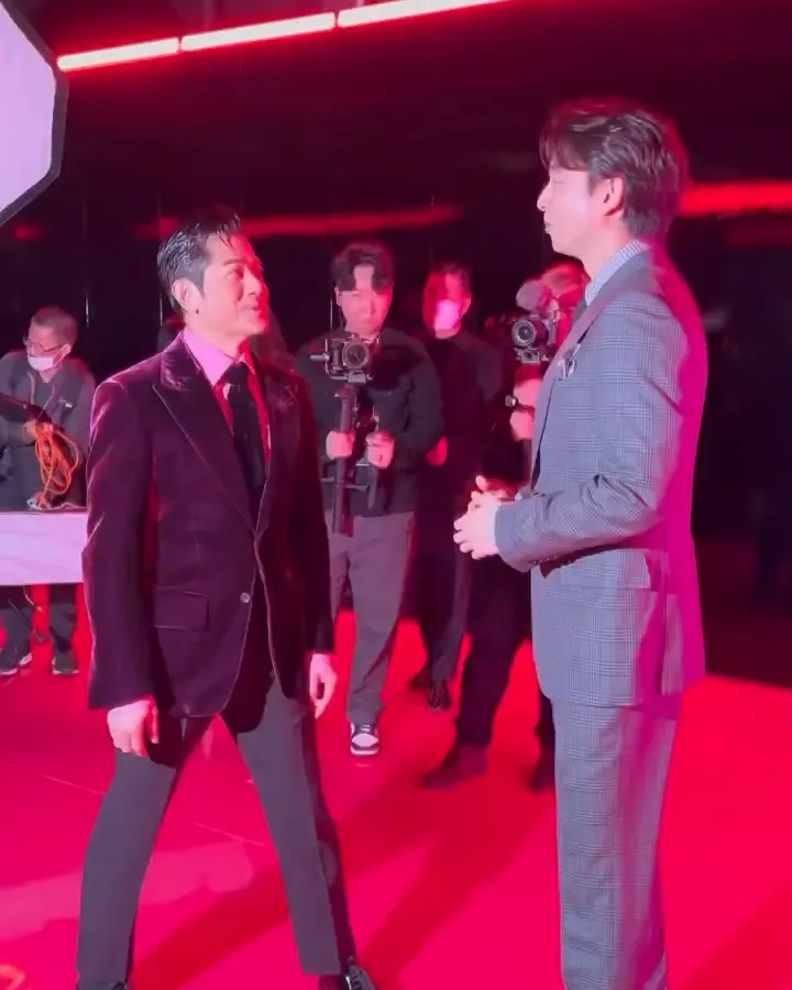 孔劉（右）與郭富城用英文寒暄。翻攝jenny7kim IG