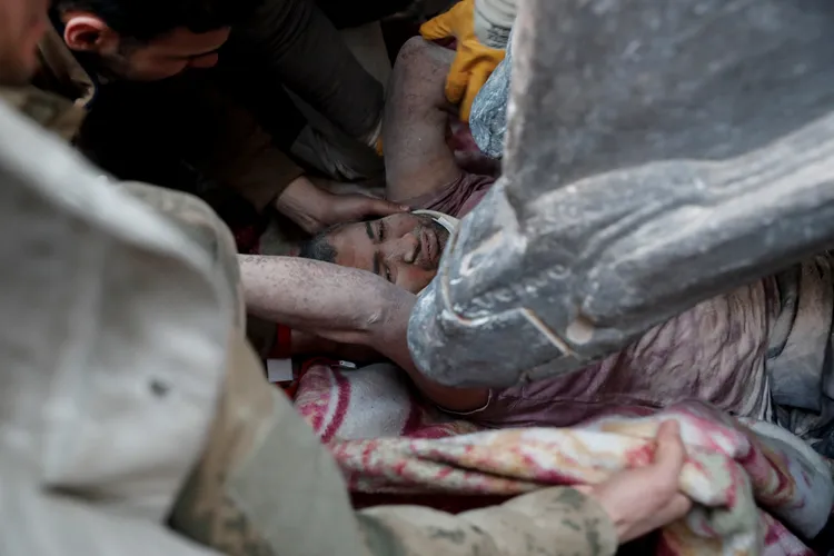 這名35歲男子12日在哈泰省獲救。路透社