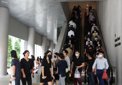 新加坡室内口罩也松绑 13日起搭大众运输免戴罩