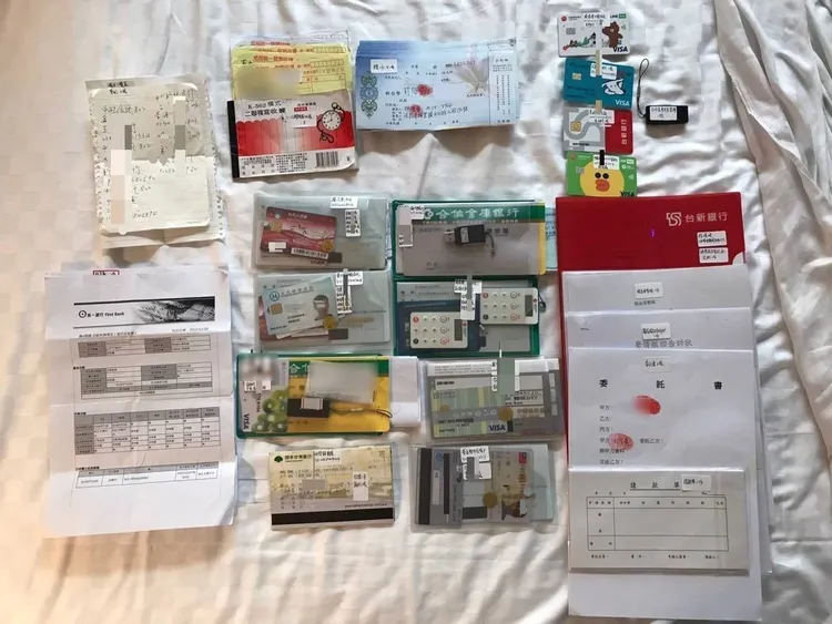 警方查扣贓證物。翻攝畫面