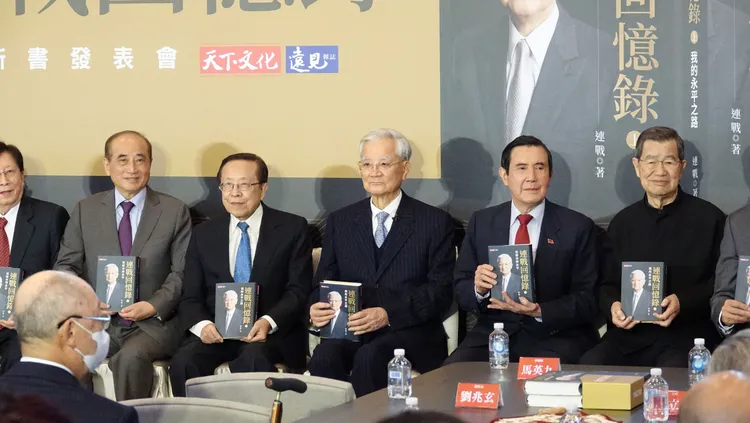 連戰新書發表會宛如國民黨高層大拜拜。莊宗達攝