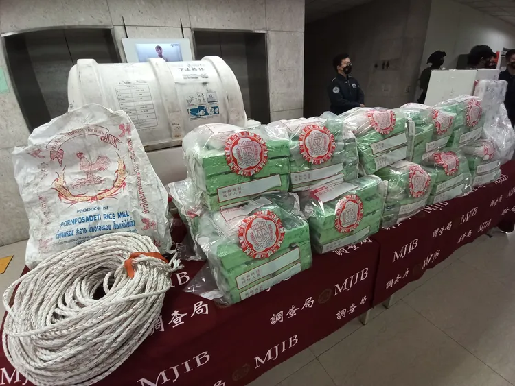 檢警調查獲大量毒品。翻攝畫面