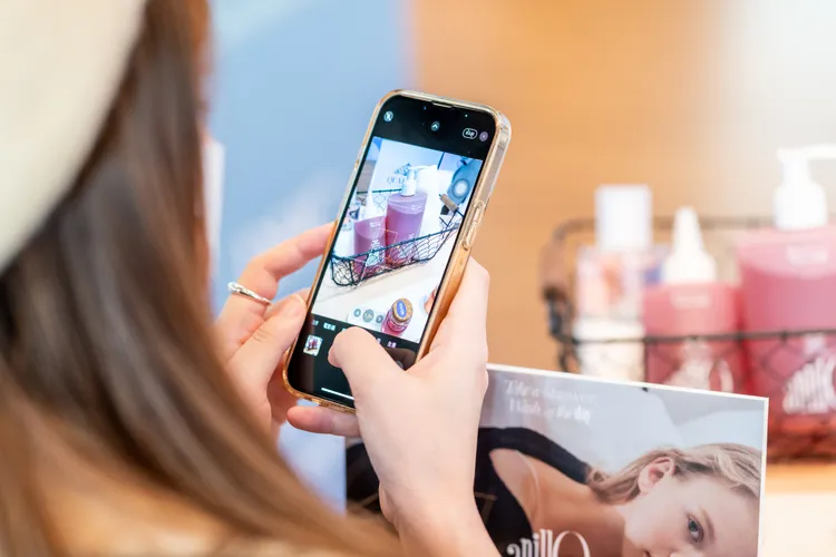 ＠cosme台灣網站涵蓋10萬件以上的產品、超過60萬名會員，集結眾多網友真實口碑評比。業者提供