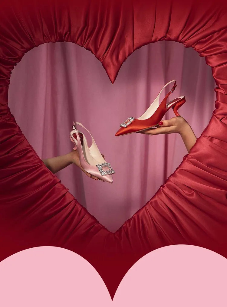 Roger Vivier Virgule系列鑽扣跟鞋，6萬6000元。品牌提供