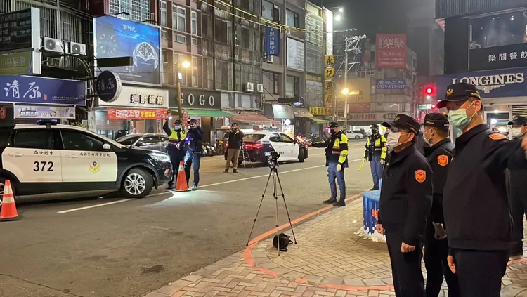 桃園市警局擴大臨檢。桃園警局提供