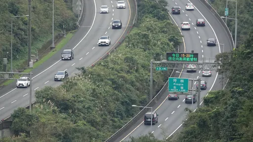 首波車潮湧現！國5恐從晚上塞到凌晨　228連假「這時段」國道不收費
