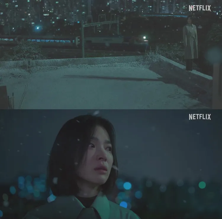 宋慧喬站在學校頂樓，希望霸凌5人幫跟她一樣痛苦。翻攝Netflix YouTube
