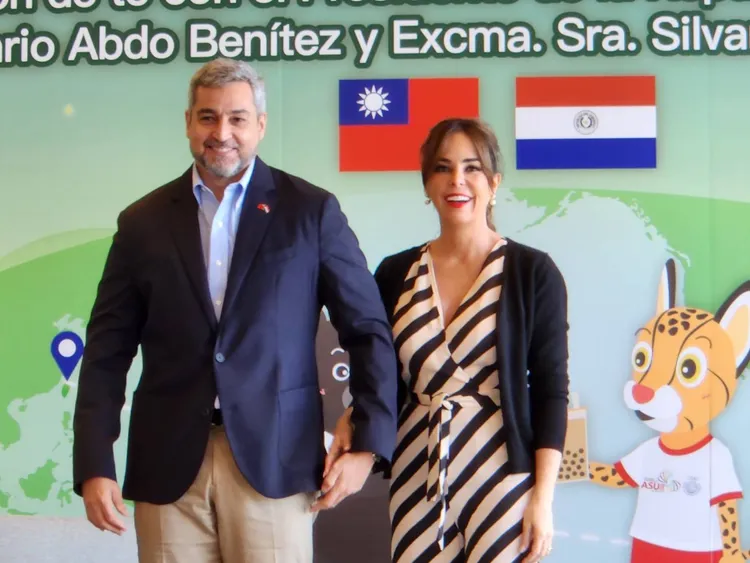 阿布鐸夫婦出席媒體茶敘，接受訪問。施智齡攝