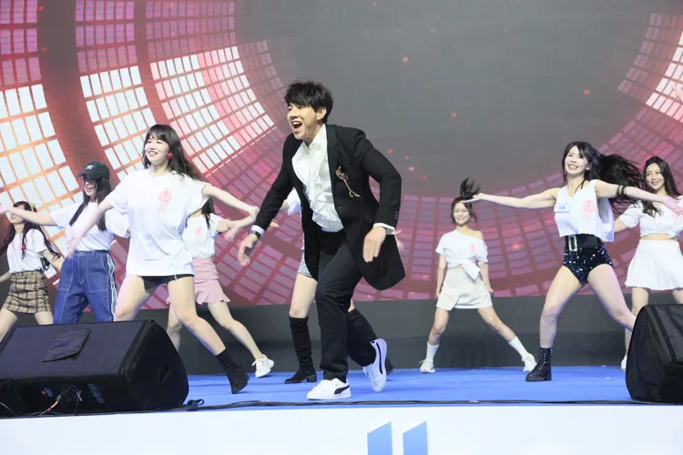 DJ Dennis化身嘉賓大跳《神魔之塔》主題曲之舞。鄭孟晃攝